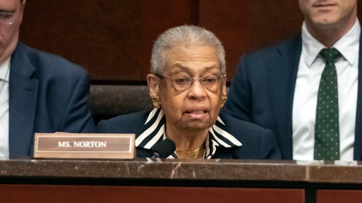 DC delegate Eleanor Holmes Norton scammed over $4,000 by fake workers at home