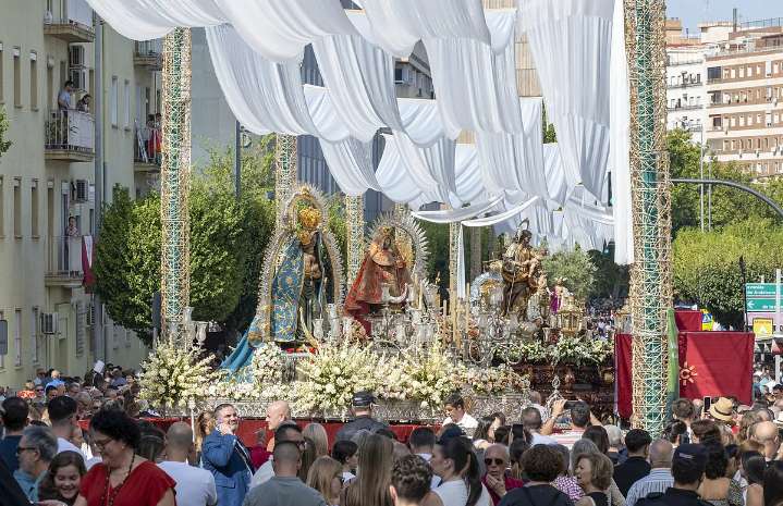 Cuatro heridos en un atropello en un paso de peatones durante una procesión en Jaén