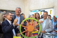 Ana Clara Barboza de Di Martino y el Ministro de Cultura dan el gran paso inaugural a la Feria Internacional del Libro 2025.