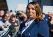 Letitia James pide a un juez federal desestimar su caso por fraude bancario