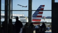 El Senado de EEUU prolonga el cierre del Gobierno una semana más y amenaza con dejar al país sin controladores aéreos