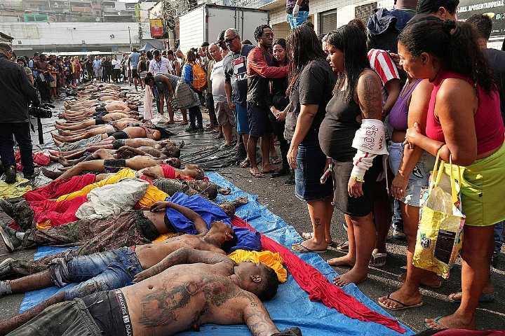 'Operación contención': así fue la "violenta y sangrienta" redada policial en Río de Janeiro con 132 muertos