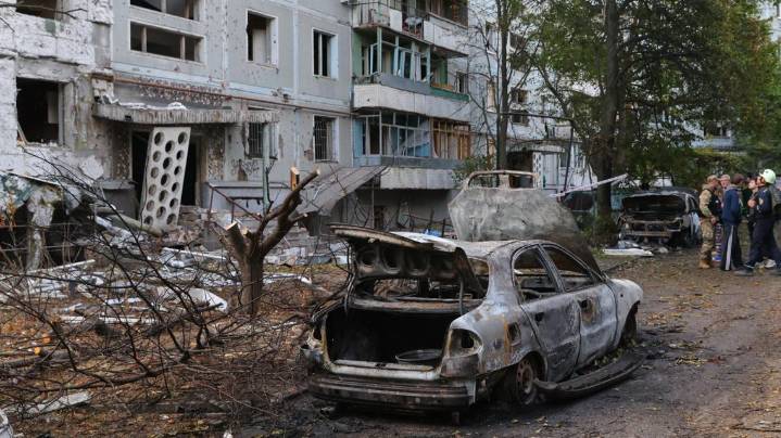 At least 5 people are killed in a large-scale Russian attack on Ukraine