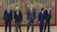 El Rey concede el Toisón de Oro a Felipe González, Roca y Herrero de Miñón "por su servicio a España y a la Corona"