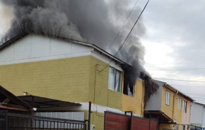 Dos lesionados deja incendio estructural registrado en el sector Los Pinos de Quilpué