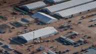 El Gobierno de Trump recurre a la Marina para acelerar la construcción de una red de centros de detención para inmigrantes