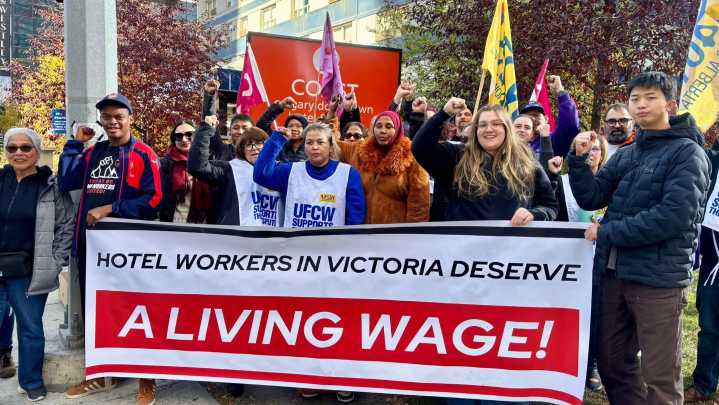 Locked-out Victoria hotel workers head to Calgary for protest