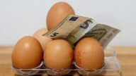 Los huevos, el nuevo oro blanco: ¿a qué se debe la desorbitada subida de precios?