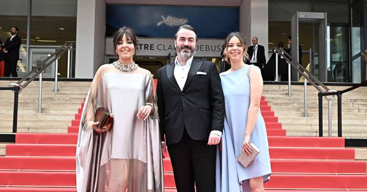 La familia imperial Napoleón que llora el robo de las joyas del Louvre
