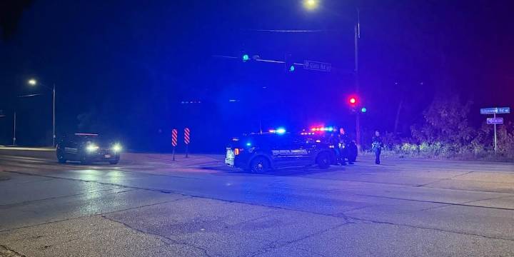 Cedar Rapids police responding to vehicle crash on Edgewood Road Bridge