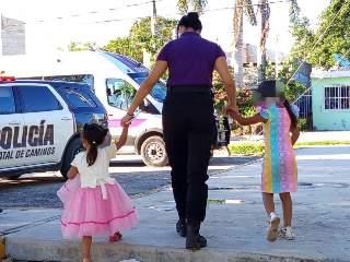 Niñas deambulan solas en Cancún mientras sus padres dormían alcoholizados