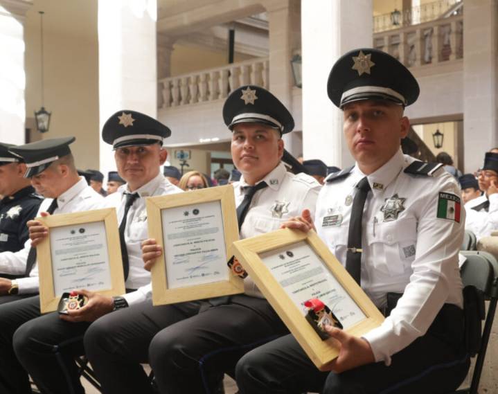 Entrega Leo Montañez los Estímulos Policiales 2025