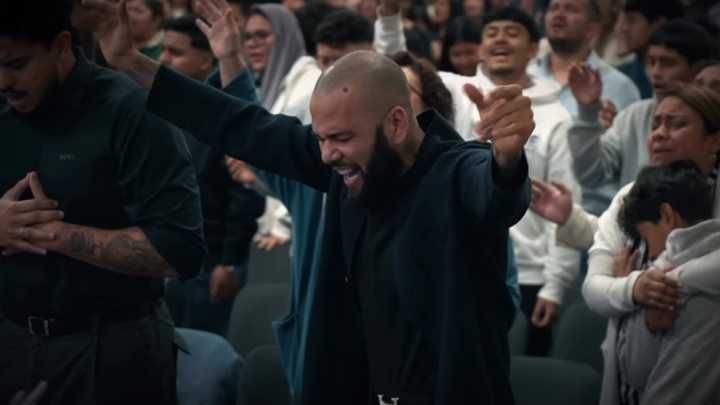Dani Alves se convierte en predicador evangelista en una iglesia de Gerona: «Yo hice un pacto con Dios»