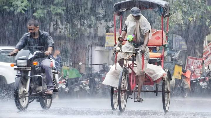 Monsoon Shifts North: Heavy Rain Warning In 10 States, Cyclone Montha Hits Bihar And East