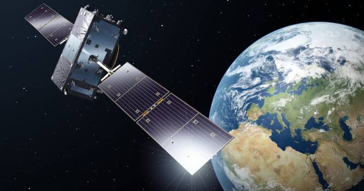 Viasat, firma satelital, se alía con un OMV para dar internet a zonas remotas