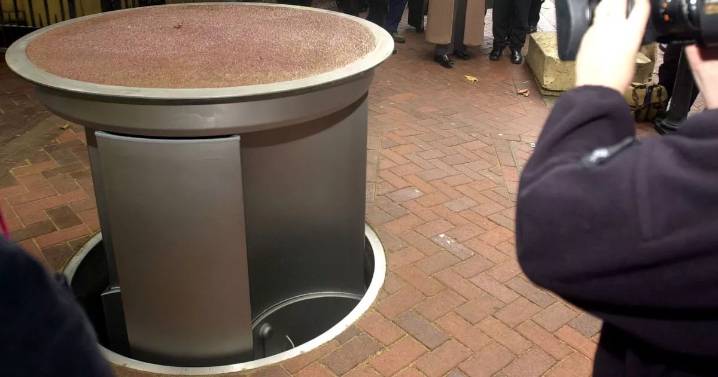 Widow of man crushed to death by giant urinal sues employer for £200,000