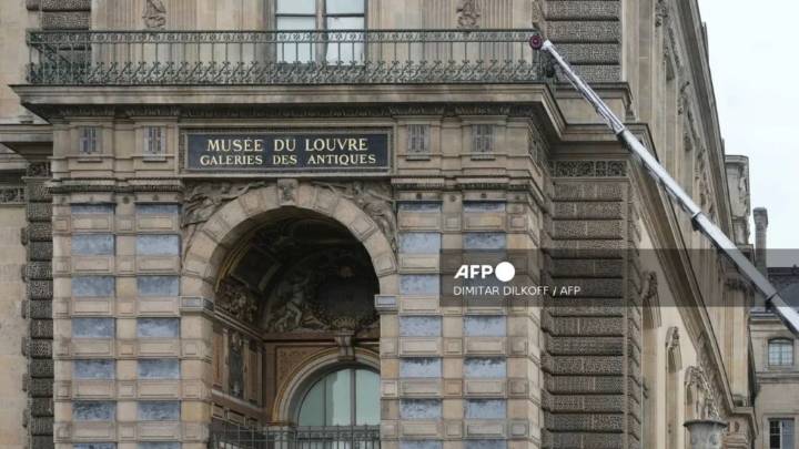 Tras evaluaciones, corona dañada durante robo en el Louvre será restaurada