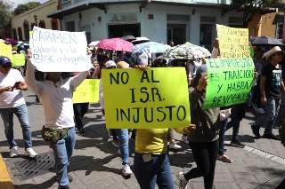 Bloqueos desquician a la capital de Oaxaca