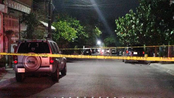 Hombre es asesinado a balazos tras discusión con vecinos en Apodaca