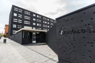 Presentan 60 firmas para frenar desahucios en Río Yedra 8