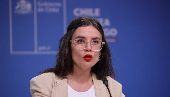 Vallejo pide un debate "sin violencia ni ataques personales" tras dichos de Kast contra Boric por alusión en cadena nacional