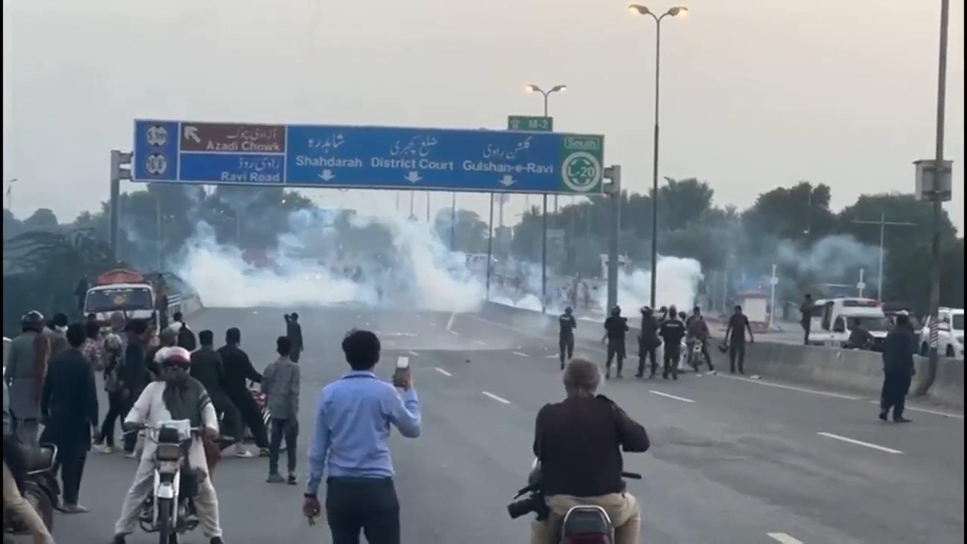 Clashes between police and Islamists in Lahore ahead of pro