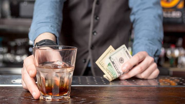 Bartender tipping guide reveals 20% as the new standard tip, experts say