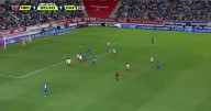 ¡El Toro Fernández Falla el Segundo! Frente al Portero | Necaxa vs Cruz Azul Jornada 14 Liga MX 2025