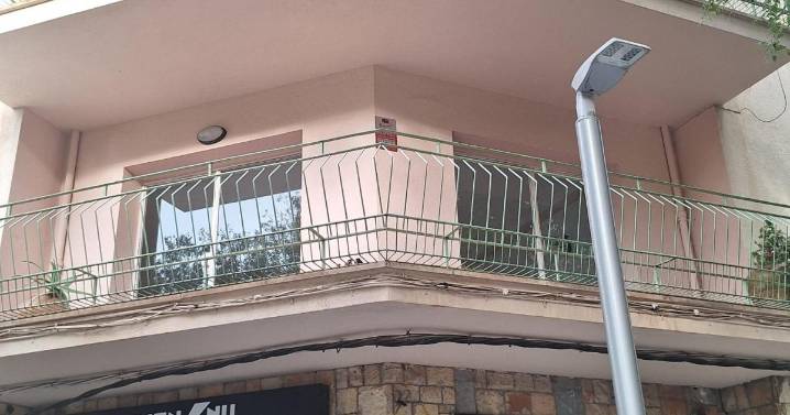 Fin a la pesadilla en Santa Pagesa: los polémicos okupas abandonan el piso de forma pacífica