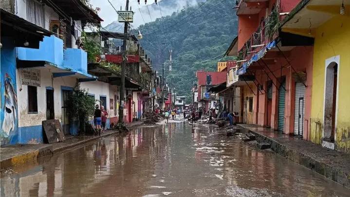 Suman 47 muertos, 38 desaparecidos y daños mayores en 150 municipios por fuertes lluvias en México