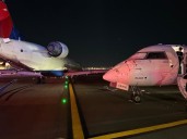 Choque de aviones Delta; colisionaron en la pista del aeropuerto de LaGuardia de NY