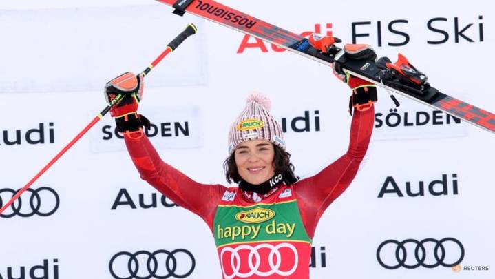 Alpine skiing-Austrian Scheib wins season