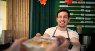 ¿Tienes un restaurante? Así puedes atraer más clientes y vender más en fiestas de fin de año