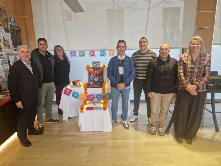 La oficina municipal de Turismo instala un ´altar de los muertos´ ambientado en la figura de los Amantes de Teruel