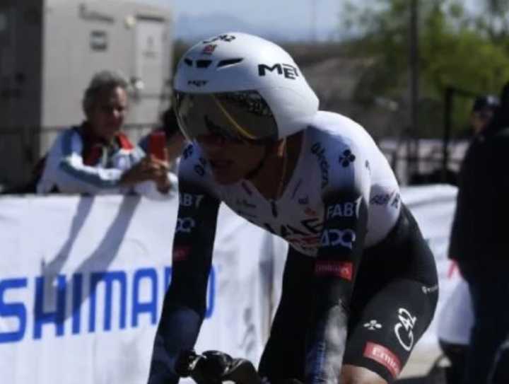 Isaac del Toro conquista carrera contrarreloj en Ensenada, su lugar de nacimiento