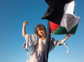 Greta Thunberg fue obligada a besar la bandera de Israel tras ser secuestrada