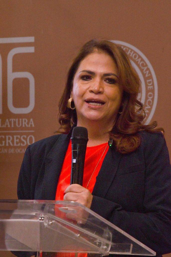 Fabiola Alanís: Las becas para estudiantes son una revolución que transforma a México