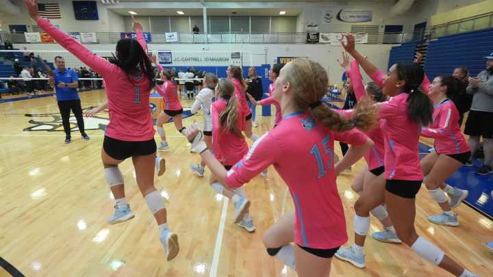 Mercy volleyball keeps regional streak alive, reaches state tournament
