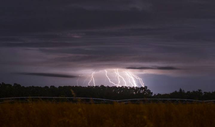 Meteorología emite aviso por tormentas eléctricas en la Región de Magallanes