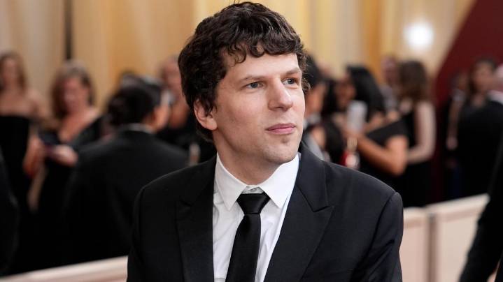 Actor Jesse Eisenberg to donate kidney to stranger in December