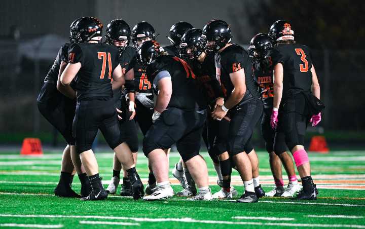 Silverton makes a statement with win over Class 6A’s Grants Pass