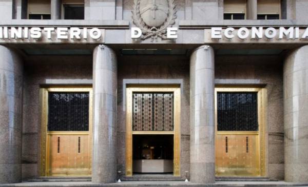 Por contener al dólar, al Gobierno le quedan U$S 700 millones de los obtenidos por retenciones