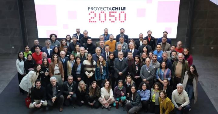 Más de 2.000 expertos: Proyecta Chile 2050 entrega a candidatos presidenciales propuestas transversales para el futuro
