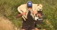 Ciudadanos recatan a perro atrapado en cerro del Bachoco al norte de Hermosillo