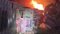 Fallece conductor tras incendio de tractocamión en la Siglo XXI