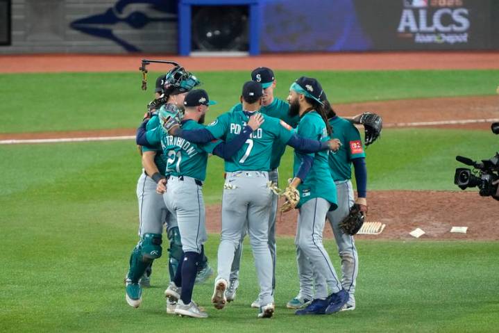 Mariners club Blue Jays, sprint out to 2