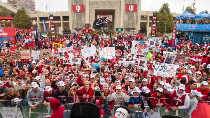 Indiana student section chants 'We want Bama!' in win vs UCLA
