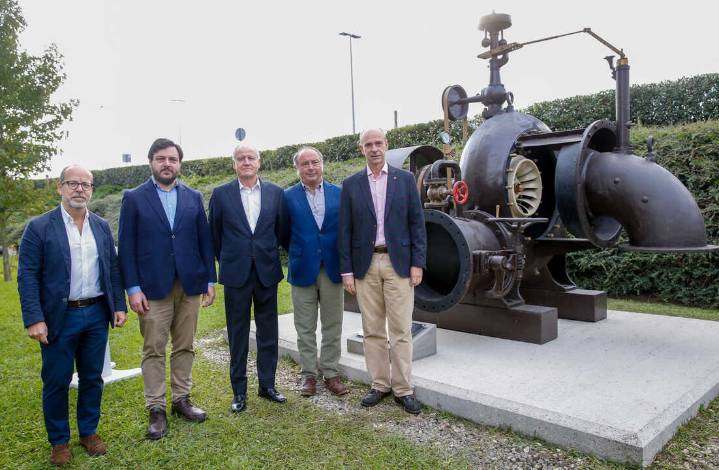 El Gobierno homenajea a la ingeniería cántabra con la colocación de la histórica turbina 'Francis' en el PCTCAN