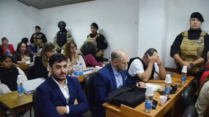 Juicio por el crimen de Cecilia Strzyzowski: arrestaron a un abogado defensor de Emerenciano Sena por incumplir las reglas del tribunal