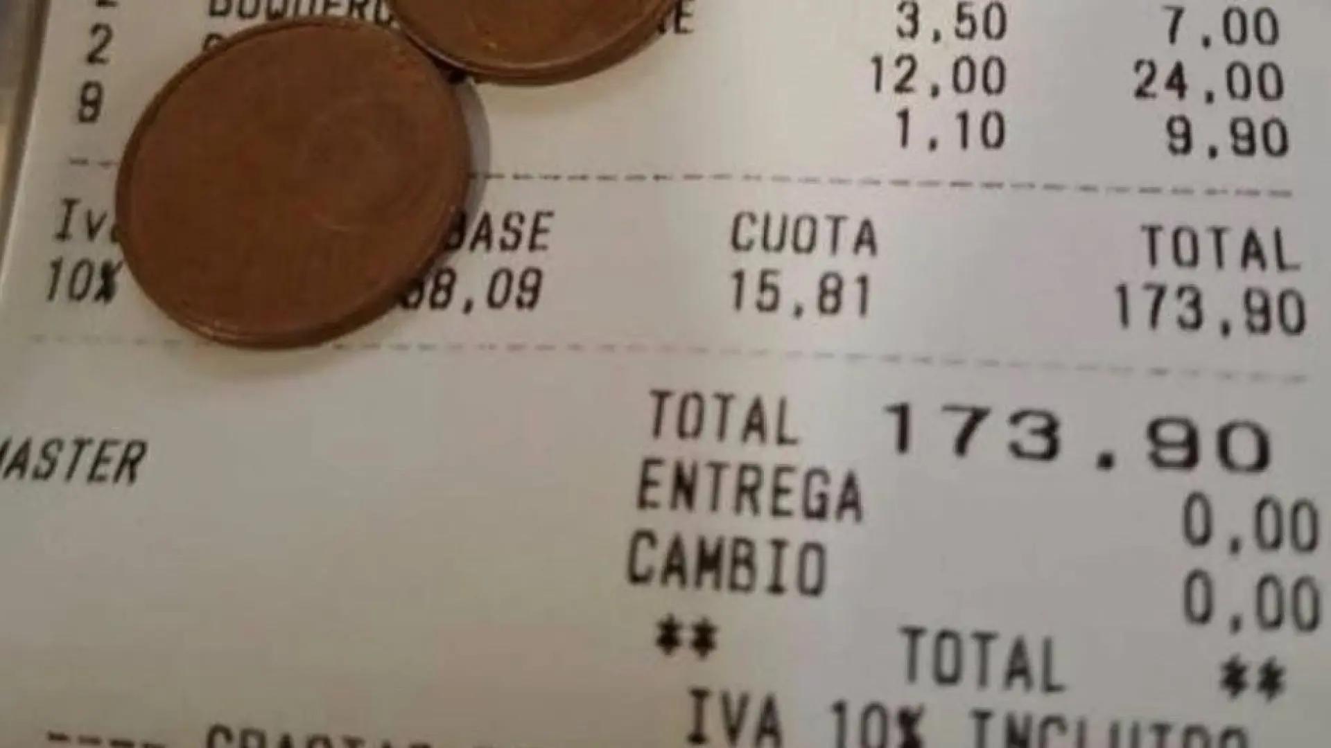 La polémica propina de un cliente tras una cuenta de más 170 euros:​"Para dejar eso, no dejes nada"